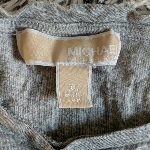 Clothes - Picture 3 of 3